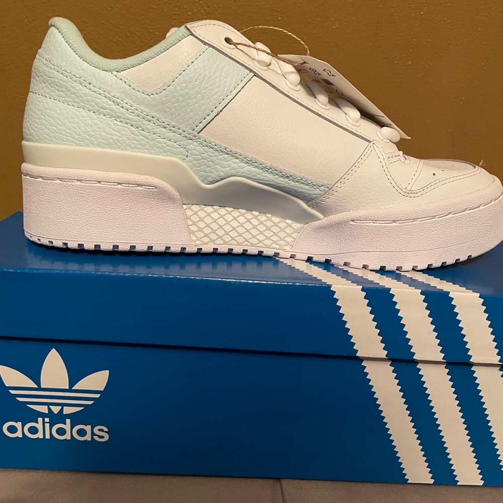 NEW ADIDAS FORUM BOLD SNEAKER - Size 10 Cloud White/Almost Blue - New in box